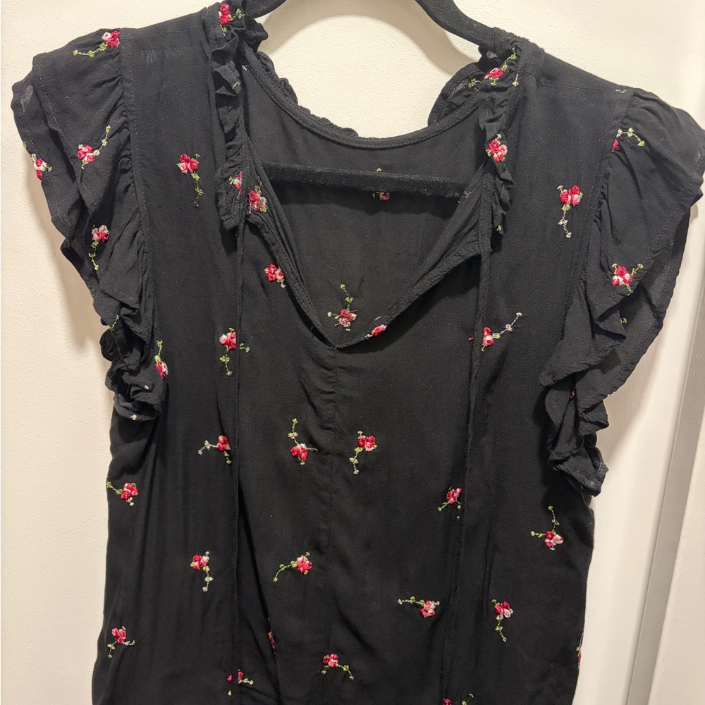 Floral Black Ruffle Sleeve Top
